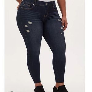 BNWT Torrid Bombshell 16 Extra Short